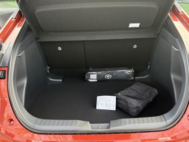 TOYOTA C-HR 1.8 Hybride 140 Graphic  C HR HYBRIDE NG HYBRIDE 140 GRAPHIC MY26