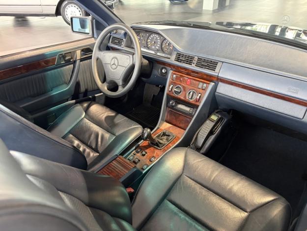 MERCEDES-BENZ E-Klasse 300 CE-24 Cabrio