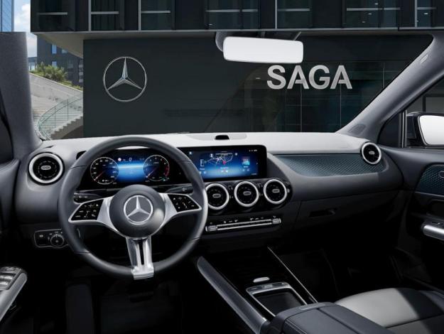 MERCEDES-BENZ GLA 180  GLA 180 Cyber Edition