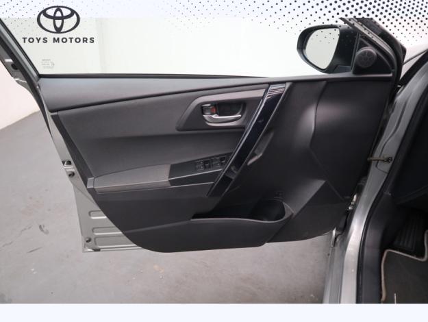 TOYOTA Auris HYBRID 136h COLLECTION   
