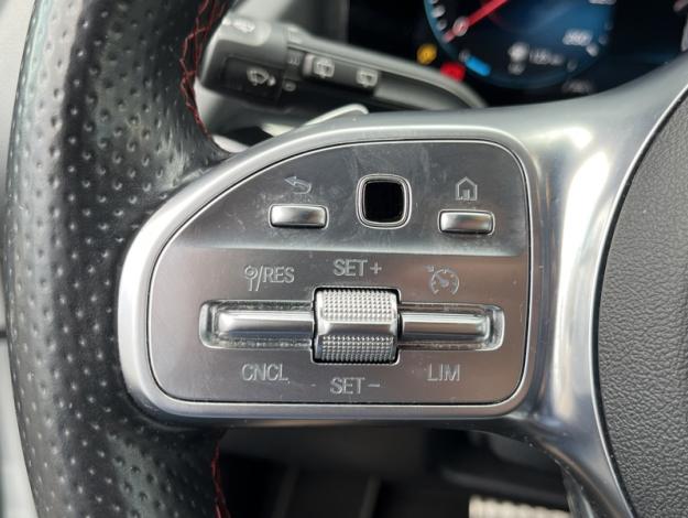 MERCEDES-BENZ GLA 200 d AMG Line  