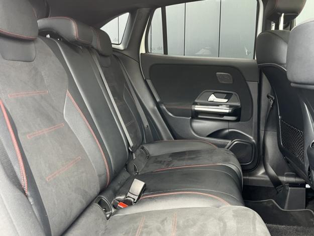 MERCEDES-BENZ GLA 200 d AMG Line  