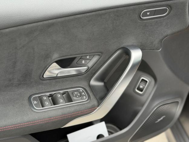 MERCEDES-BENZ A 180 Berline AMG Pack Night  