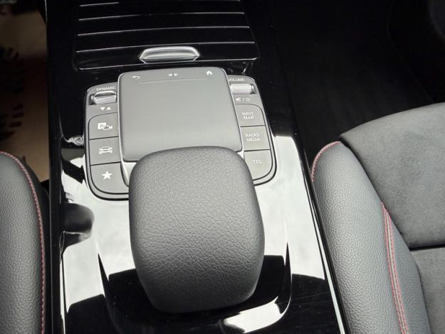 MERCEDES-BENZ A 180 Berline AMG Pack Night  