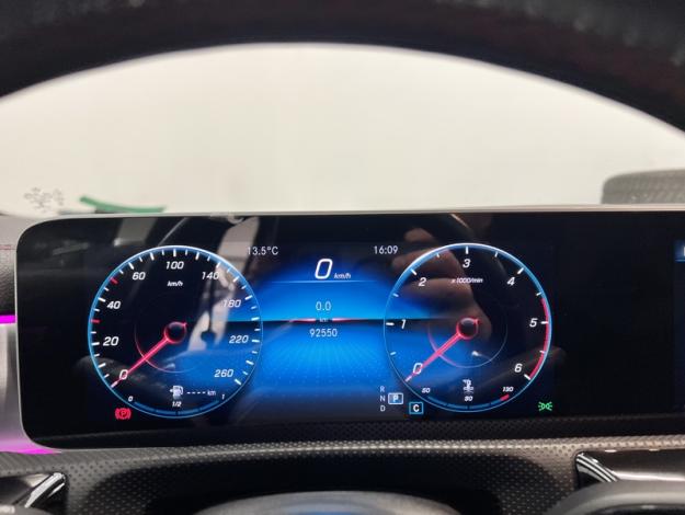 MERCEDES-BENZ CLA 200 d SB AMG Pack Night Pano  