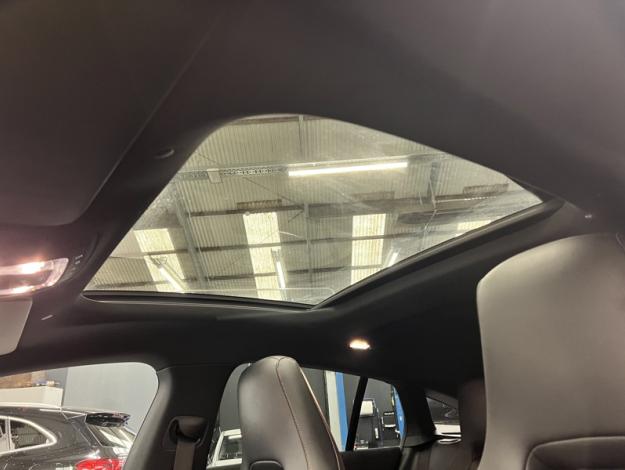 MERCEDES-BENZ CLA 200 d SB AMG Pack Night Pano  