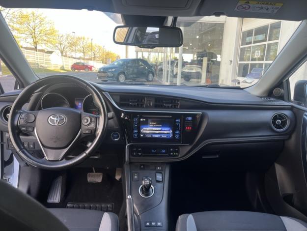TOYOTA Auris 1.8 HYBRID 136 CVT AUTO DESIGN  