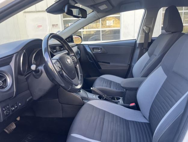 TOYOTA Auris 1.8 HYBRID 136 CVT AUTO DESIGN  