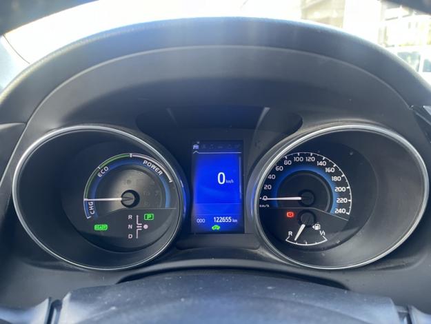 TOYOTA Auris 1.8 HYBRID 136 CVT AUTO DESIGN  