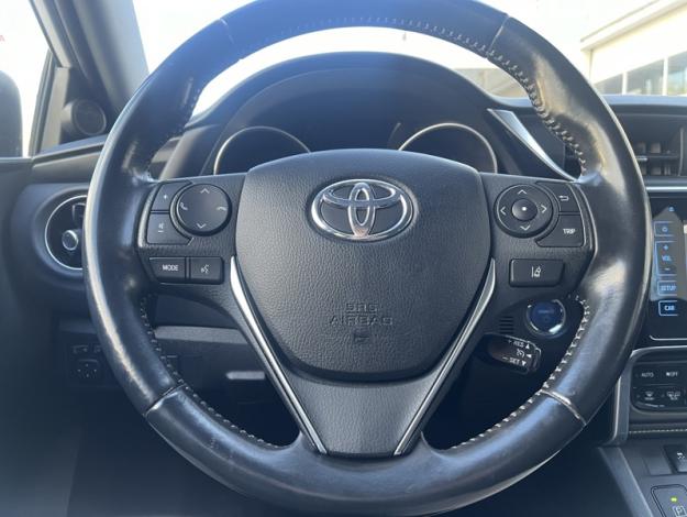 TOYOTA Auris 1.8 HYBRID 136 CVT AUTO DESIGN  