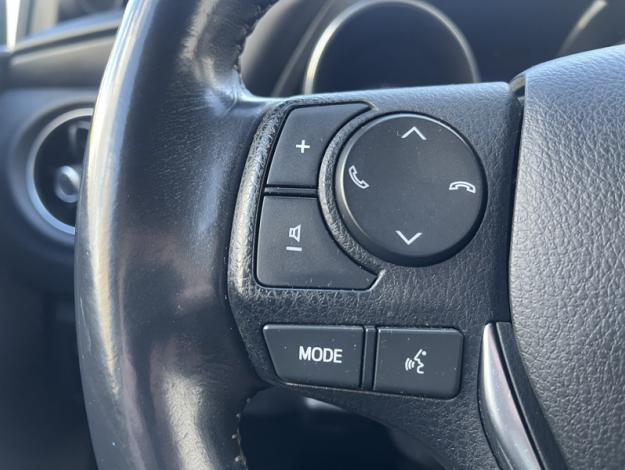 TOYOTA Auris 1.8 HYBRID 136 CVT AUTO DESIGN  