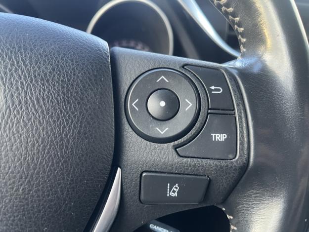 TOYOTA Auris 1.8 HYBRID 136 CVT AUTO DESIGN  