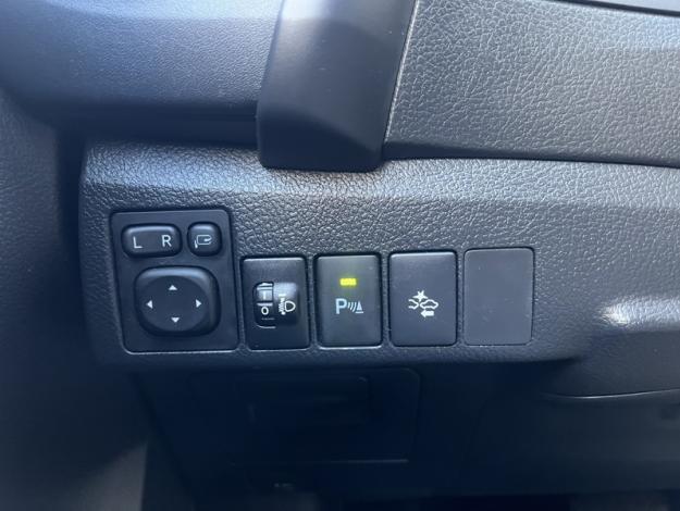 TOYOTA Auris 1.8 HYBRID 136 CVT AUTO DESIGN  