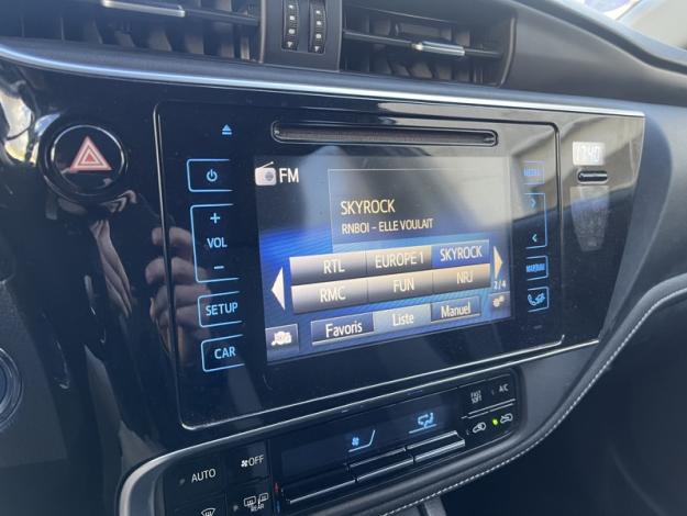 TOYOTA Auris 1.8 HYBRID 136 CVT AUTO DESIGN  