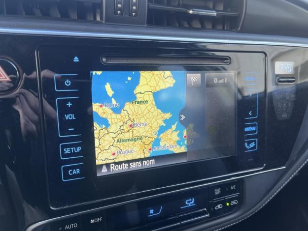 TOYOTA Auris 1.8 HYBRID 136 CVT AUTO DESIGN  