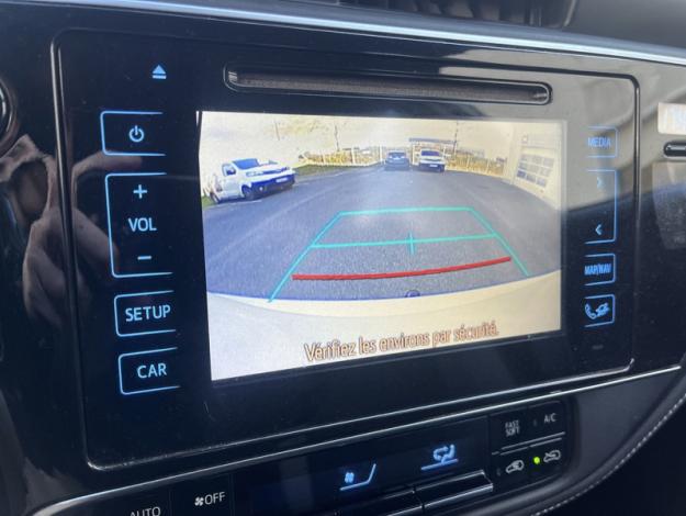 TOYOTA Auris 1.8 HYBRID 136 CVT AUTO DESIGN  