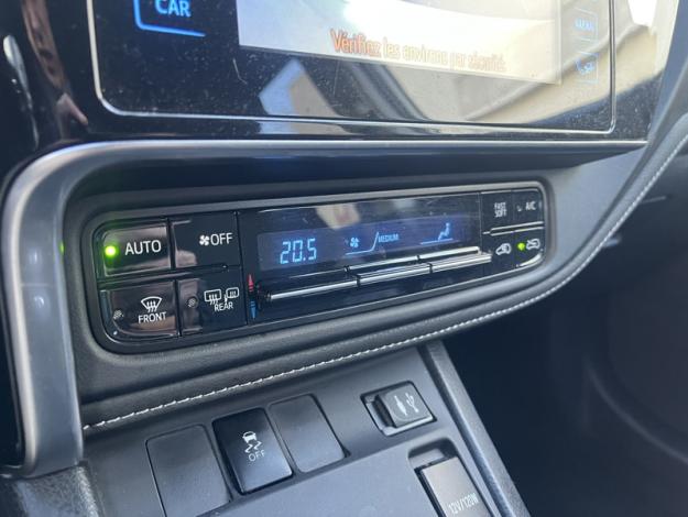 TOYOTA Auris 1.8 HYBRID 136 CVT AUTO DESIGN  