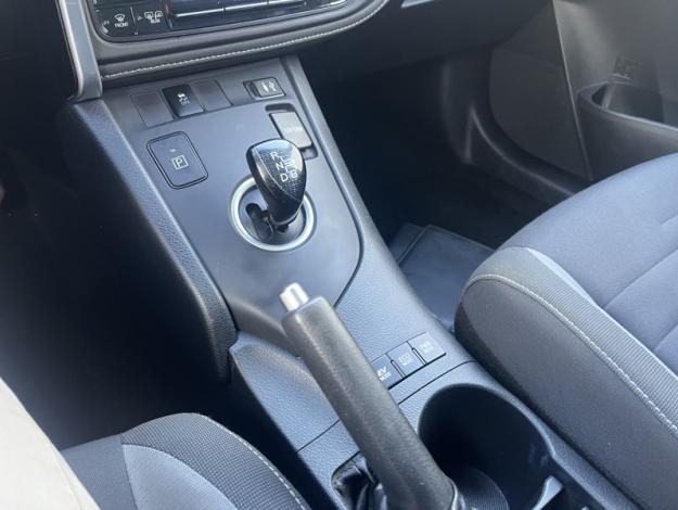 TOYOTA Auris 1.8 HYBRID 136 CVT AUTO DESIGN  