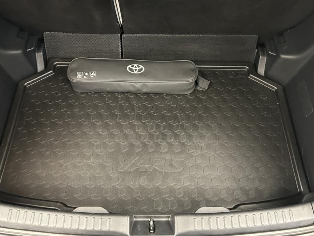 TOYOTA Yaris 116h Iconic  TOIT PANO