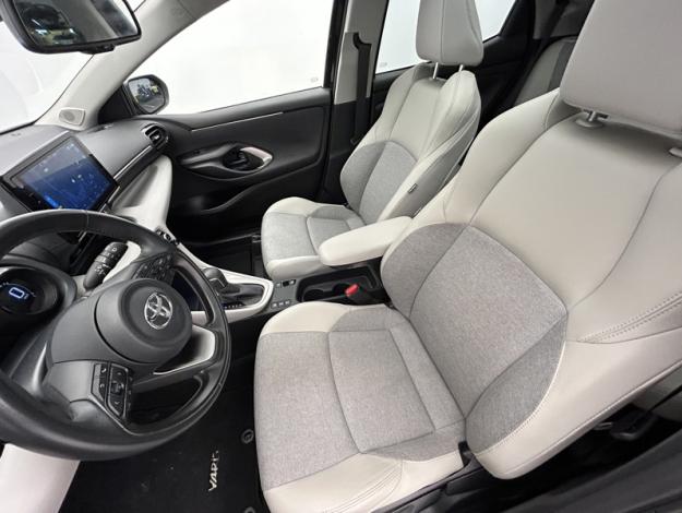 TOYOTA Yaris 116h Iconic  TOIT PANO