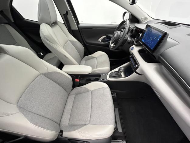 TOYOTA Yaris 116h Iconic  TOIT PANO