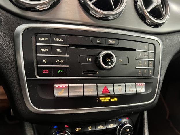 MERCEDES-BENZ GLA 180 AMG Pack Night  