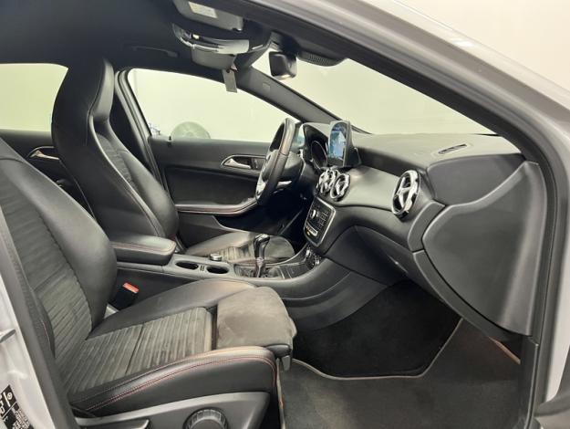 MERCEDES-BENZ GLA 180 AMG Pack Night  