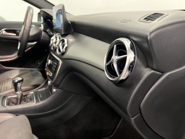 MERCEDES-BENZ GLA 180 AMG Pack Night  