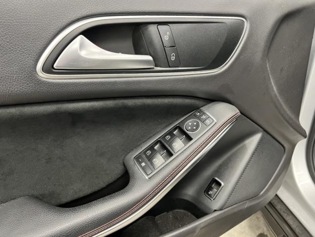 MERCEDES-BENZ GLA 180 AMG Pack Night  