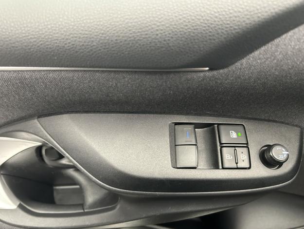 TOYOTA Yaris 70 VVT-i Dynamic  