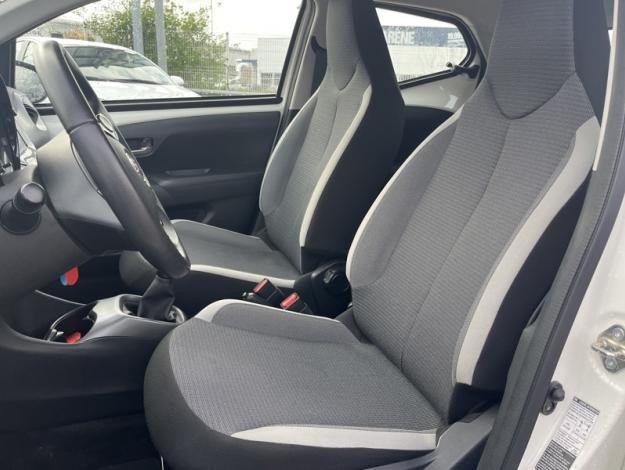 TOYOTA Aygo 1.0 VVT-i x-play  