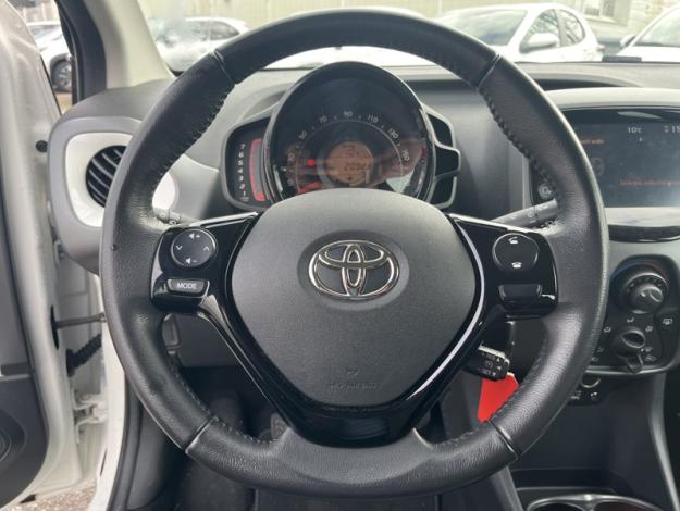 TOYOTA Aygo 1.0 VVT-i x-play  