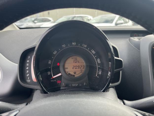 TOYOTA Aygo 1.0 VVT-i x-play  