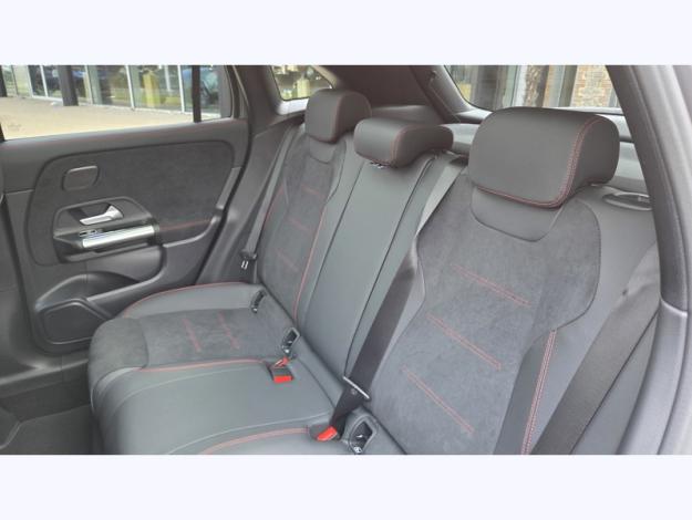 MERCEDES-BENZ GLA 200 d AMG Line  GLA 200 d AMG Line