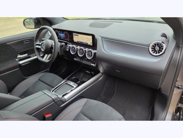 MERCEDES-BENZ GLA 200 d AMG Line  GLA 200 d AMG Line