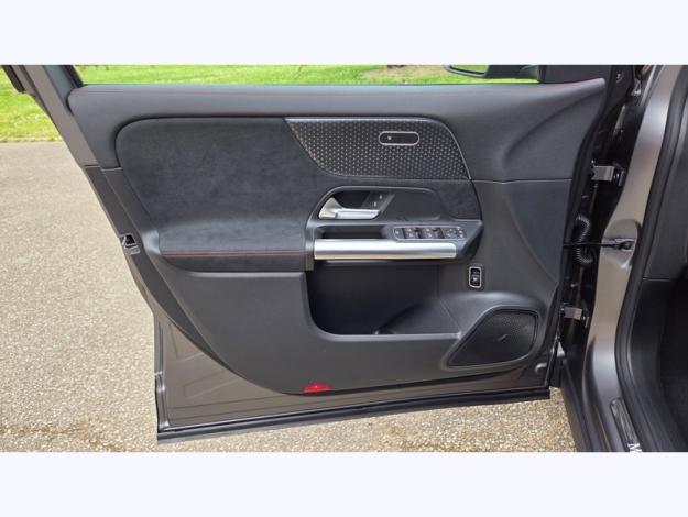 MERCEDES-BENZ GLA 200 d AMG Line  GLA 200 d AMG Line