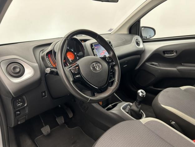 TOYOTA Aygo 1.0 VVT-i x-play  