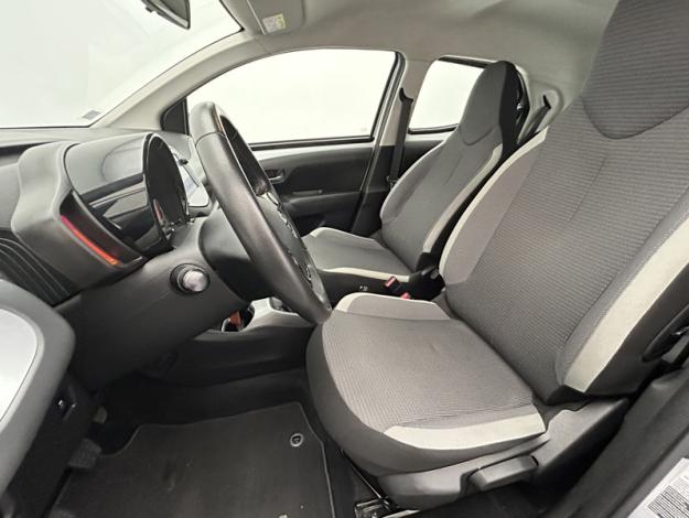 TOYOTA Aygo 1.0 VVT-i x-play  