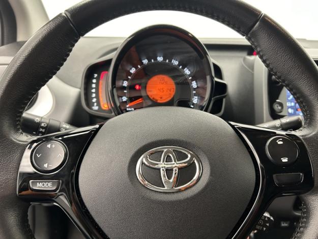 TOYOTA Aygo 1.0 VVT-i x-play  