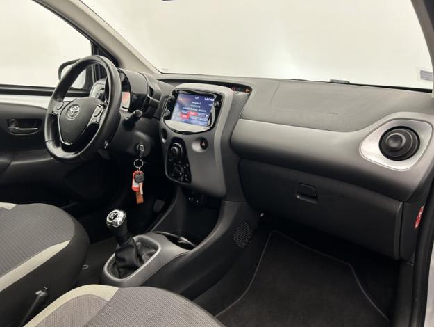 TOYOTA Aygo 1.0 VVT-i x-play  