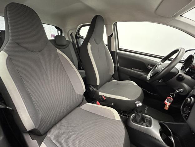 TOYOTA Aygo 1.0 VVT-i x-play  