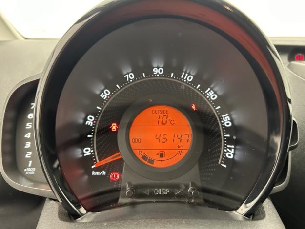 TOYOTA Aygo 1.0 VVT-i x-play  