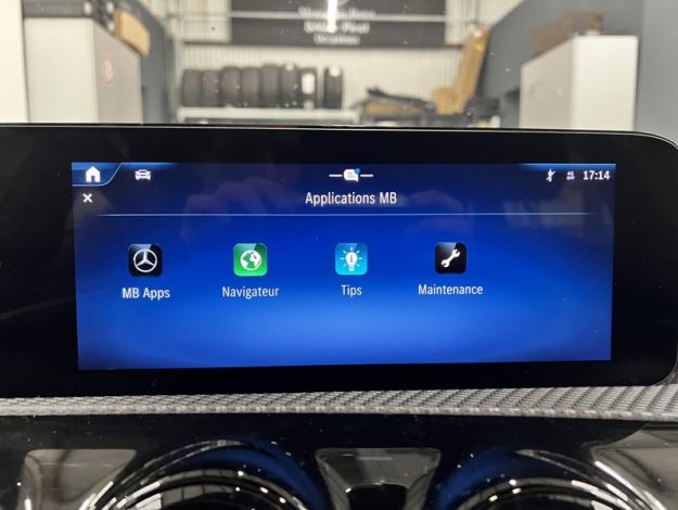 MERCEDES-BENZ A 250 e Luxury Line  