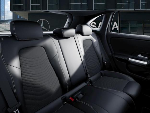 MERCEDES-BENZ GLA 180 tout terrain  GLA 180 Cyber Edition