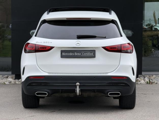 MERCEDES-BENZ GLA 250 e AMG Line  