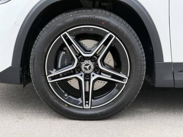 MERCEDES-BENZ GLA 250 e AMG Line  