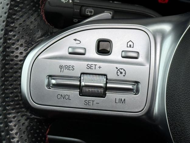 MERCEDES-BENZ GLA 250 e AMG Line  