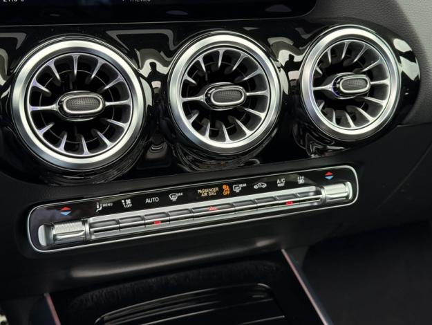 MERCEDES-BENZ GLA 250 e AMG Line  