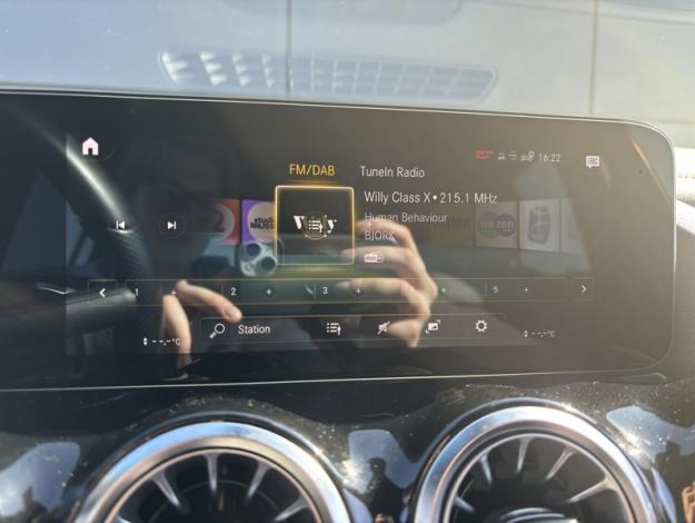 MERCEDES-BENZ EQA 250 AMG Line  