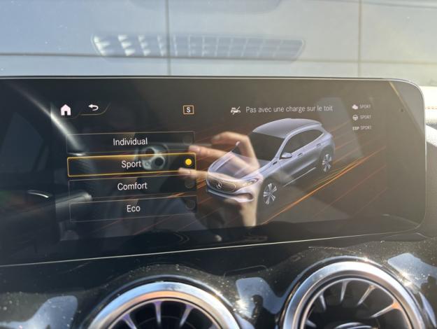 MERCEDES-BENZ EQA 250 AMG Line  